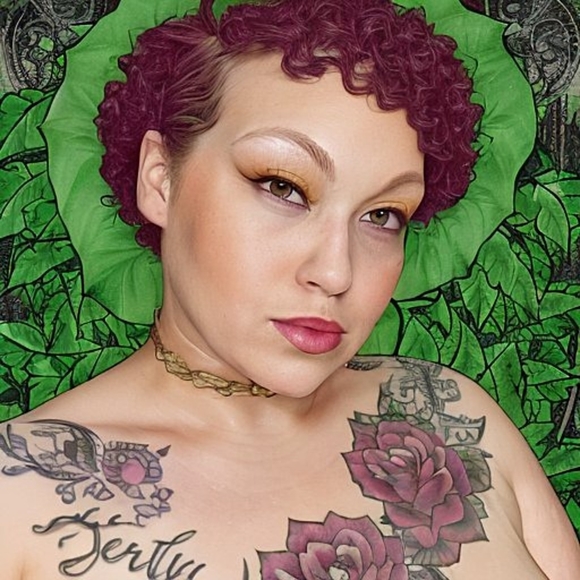 Meet your Posher, Tiffanee - Picture 2 of 3